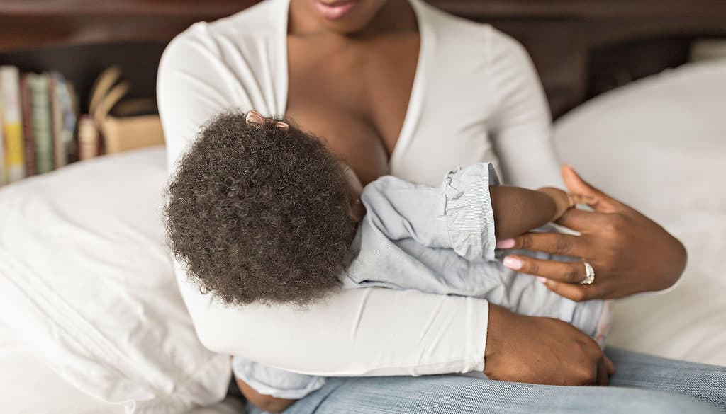 black mom breastfeeding